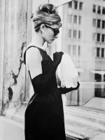 audrey-hepburn-givenchy-black-dress-breakfast-at-tiffanys.jpg