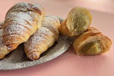 pistachio-custard-cornetti-recipe-2-215508-1-1-217855-1.jpg