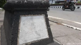 makam-kucing-kesayangan-raja-keraton-kasunanan-surakarta-pakubuwono-pb-x-di-trotoar-jalan-sol...webp